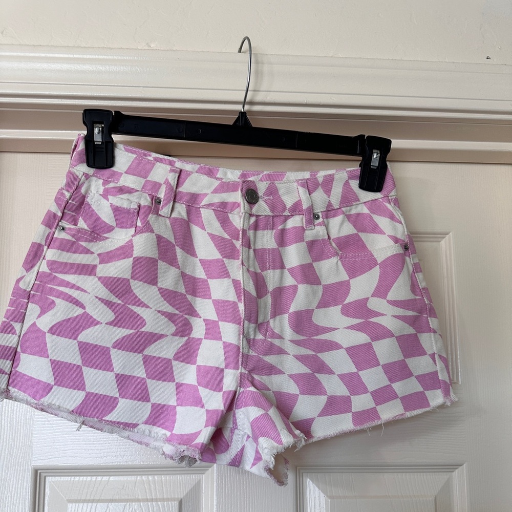 Pacsun women’s junior pink white checkers shorts size 27